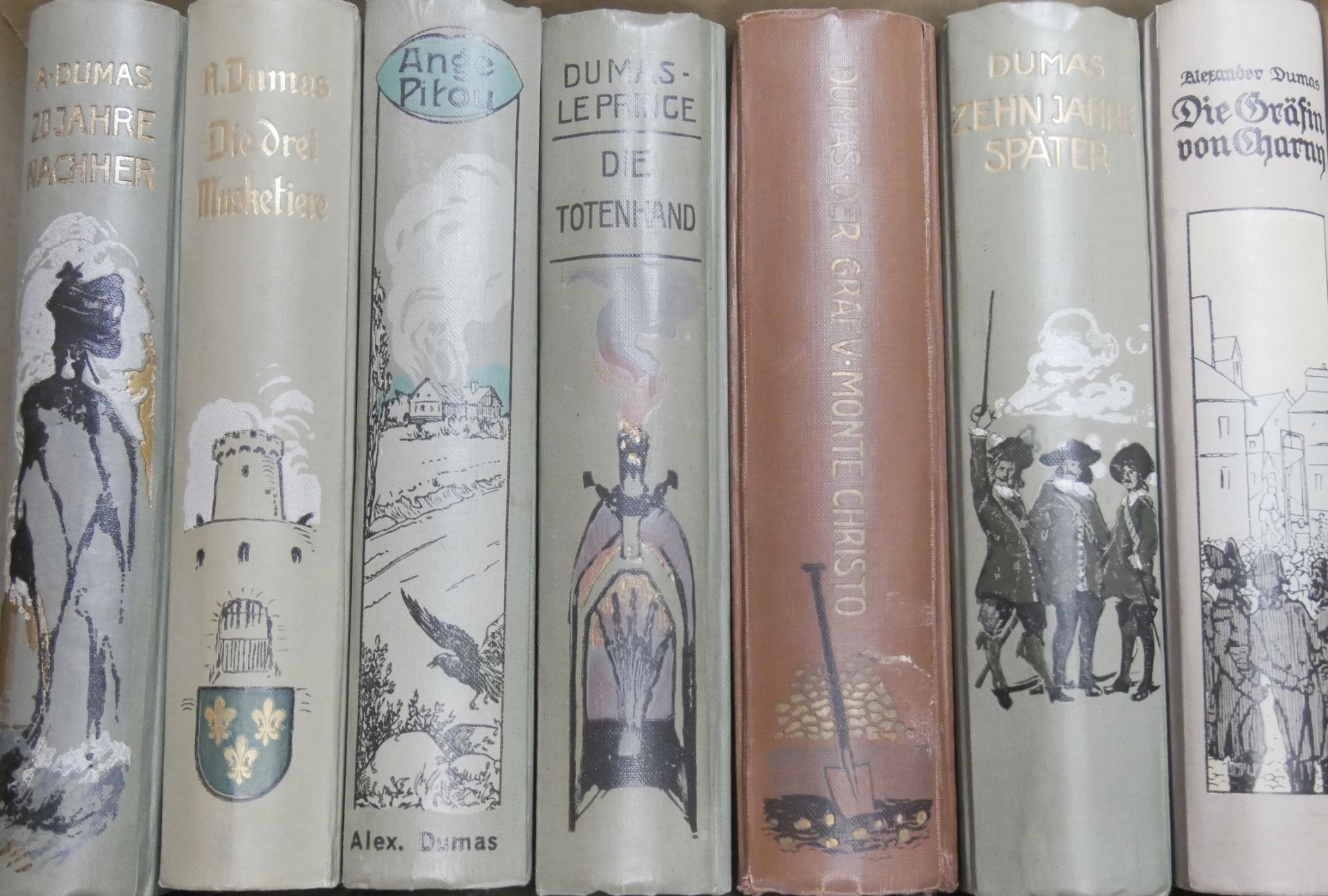 Konvolut Romane von Alexander Dumas insgesamt 7 Stück. Dabei Die Gräfin von Charm, Zehn Jahre