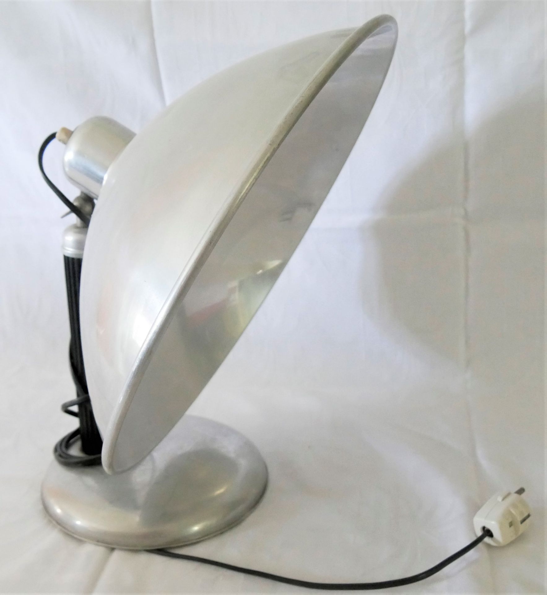 alte Tischlampe, Industrielampe?, Höhe ca. 39,5 cm, Durchmesser Lampenschirm ca. 40 cm