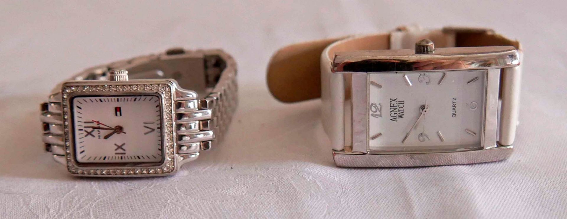 2 Damen Armbanduhren, dabei 1x Hilfiger sowie 1x Agnex Watch. Guter Zustand