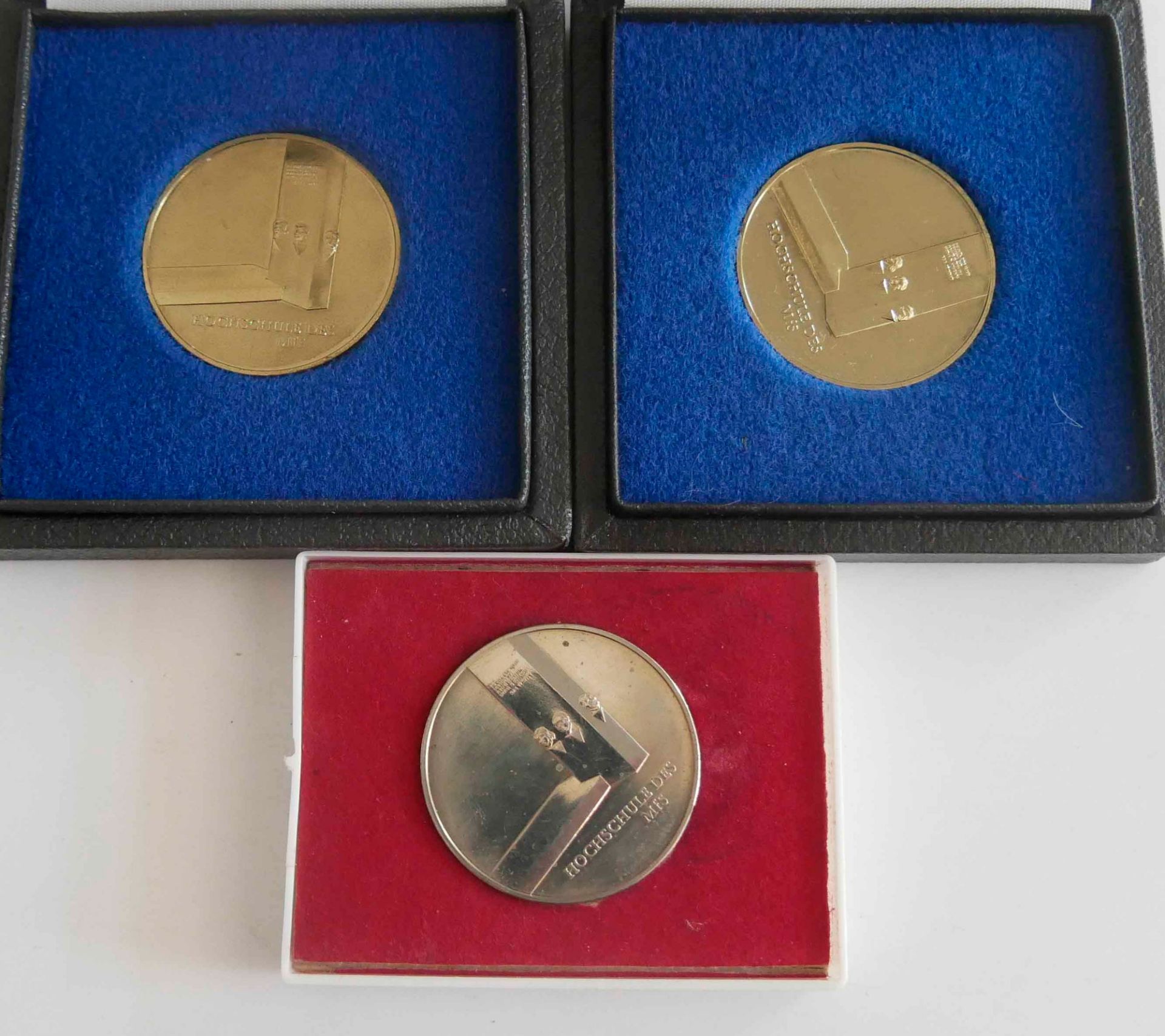 DDR, 3x Medaillen Hochschule des MFS. 2x Gold- und 1x Silberausführung.