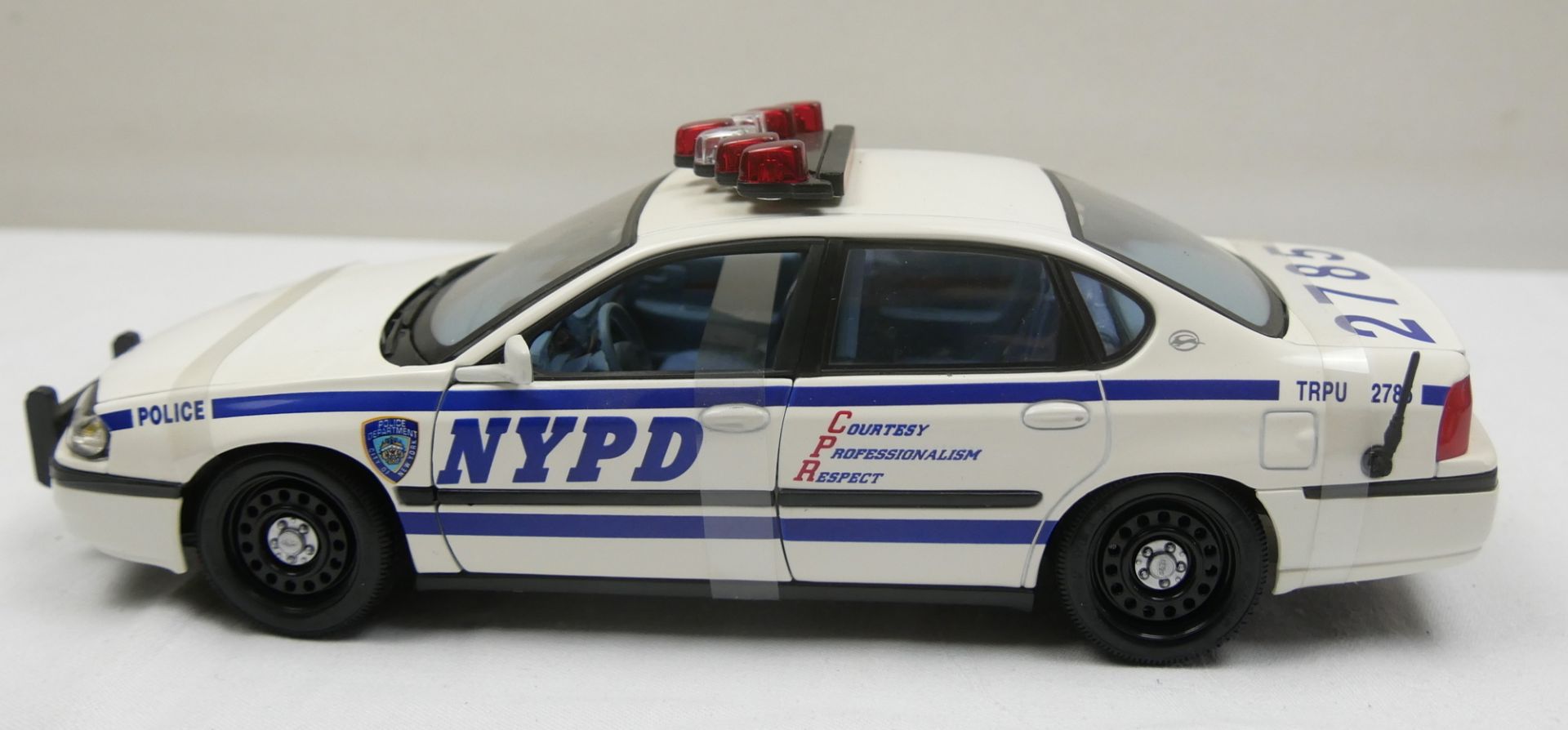 Aus Sammelauflösung! Police Modellauto 2000 Chevrolet IMPALA "NYPD". Scale 1:18. Maisto, Türen,