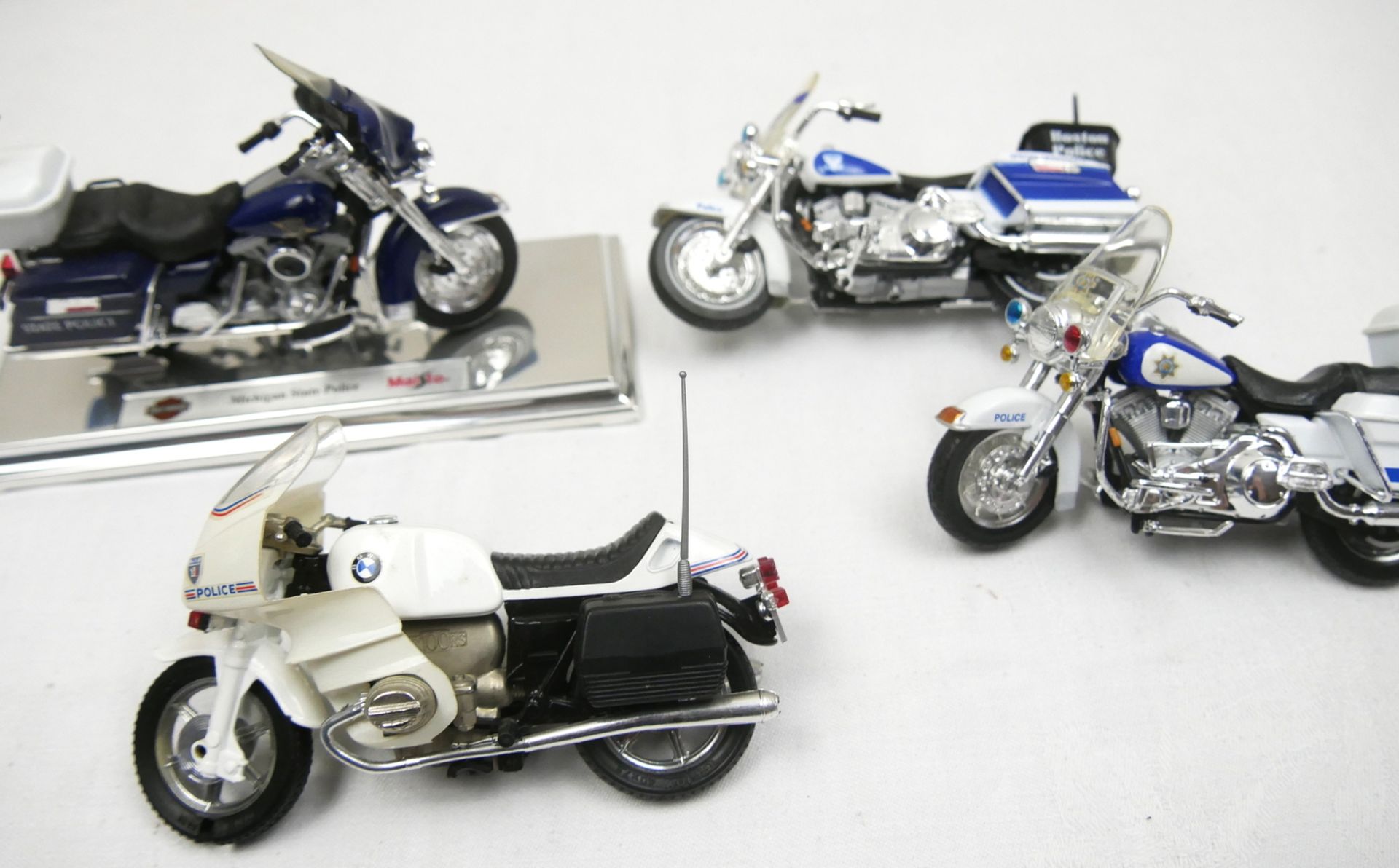 Aus Sammelauflösung! Lot Modell Motorräder insgesamt ca. 4 Stück "Police" verschiedene Modelle, - Image 2 of 2
