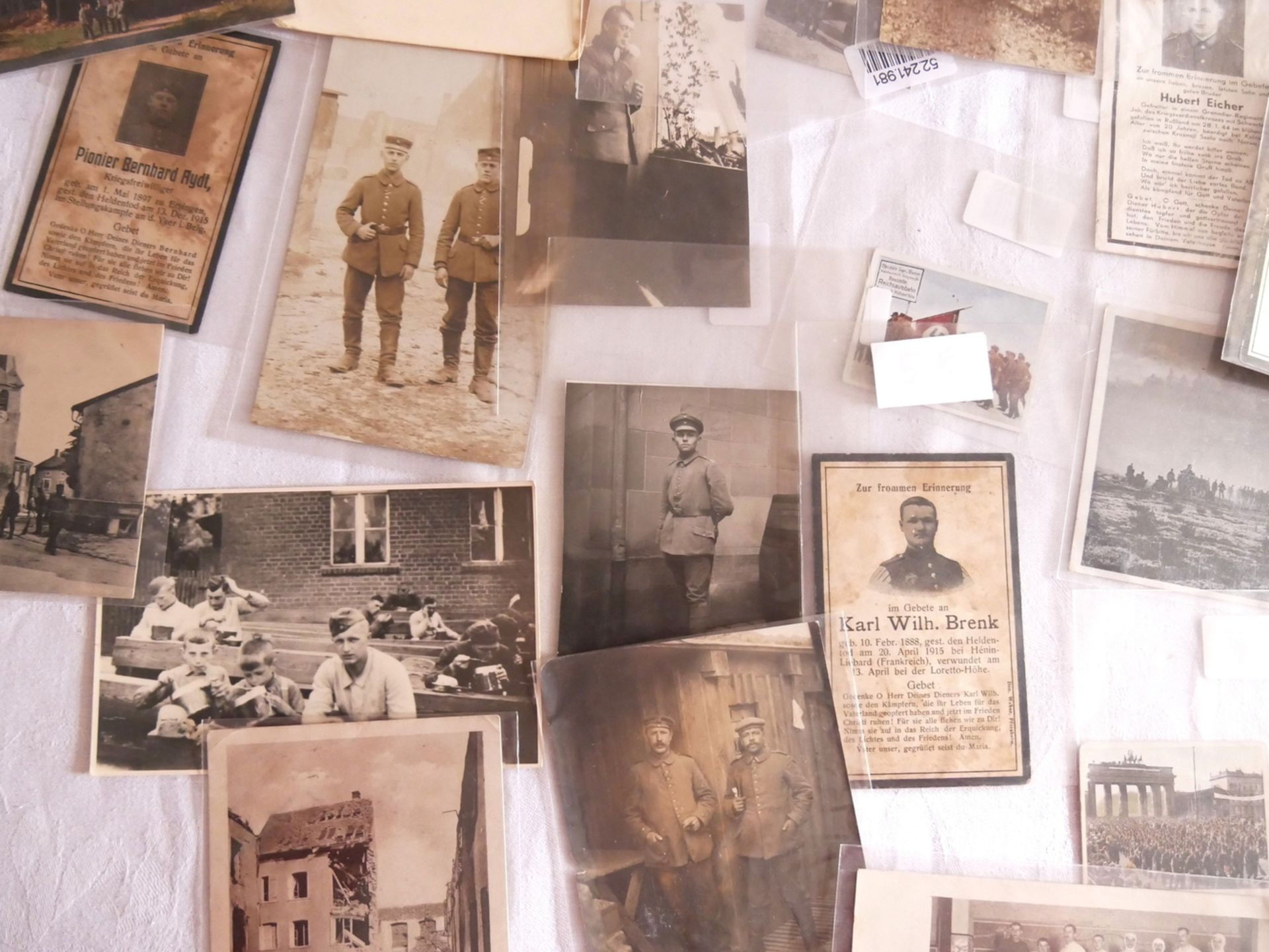 Lot Postkarten, Sterbebilder, etc. 1.+2. Weltkrieg. Insgesamt ca. 21 Stück. Bitte besichtigen - Image 2 of 2