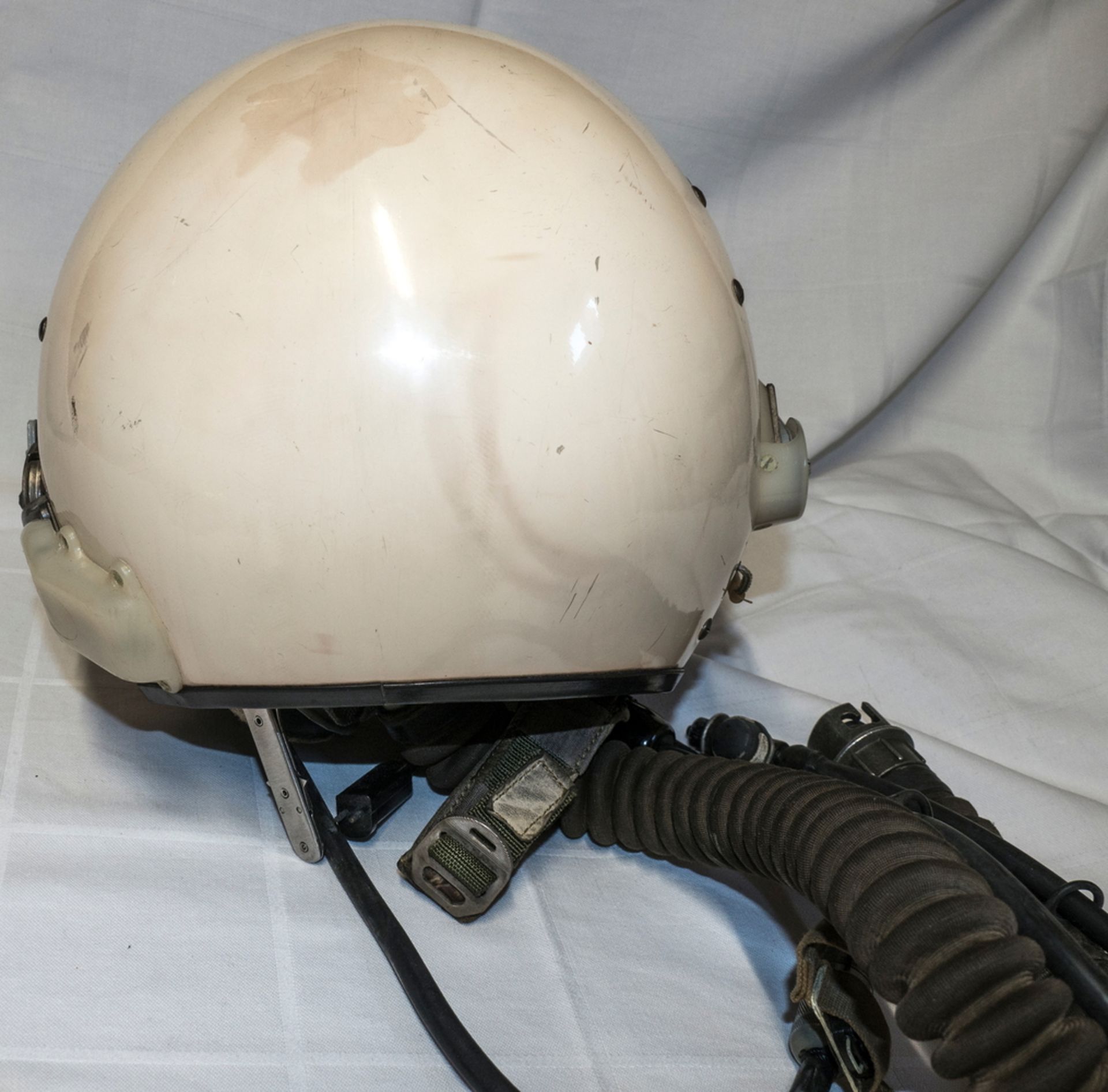 Pilotenhelm für Kampfjet - Piloten der sowjetischen Luftwaffe. Mit Sauerstoffmaske, Anschlüssen, - Image 4 of 6