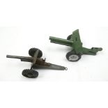 2 Spielzeug Kanonen, Blech, teilweise Rostansatz. Länge bis ca. 15,5 cm