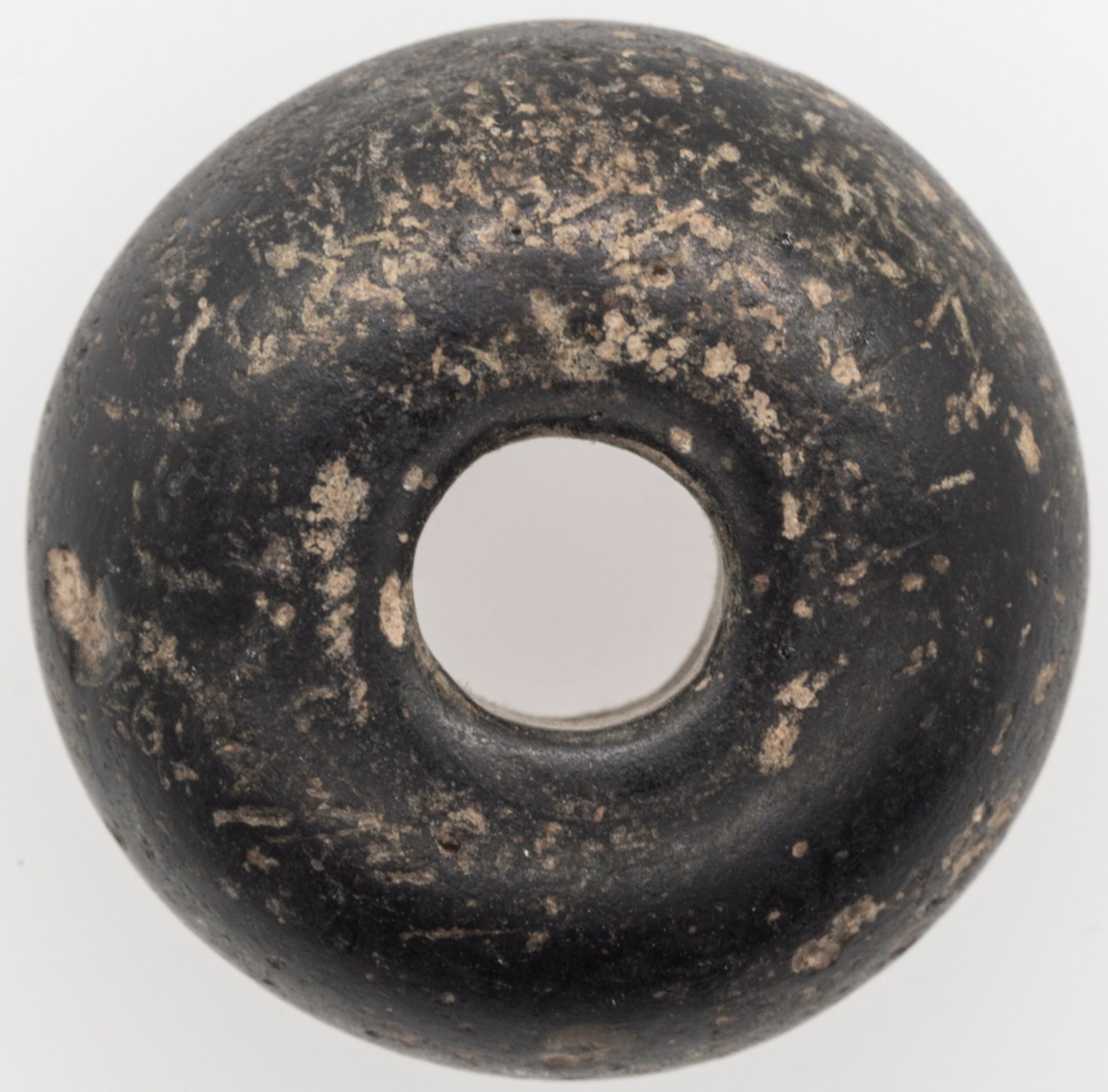 Spinnwirtel?, Material: Stein, Durchmesser: ca.19,7 mm, Stärke: ca. 9,3 mm. Gewicht: ca. 5,1 g.