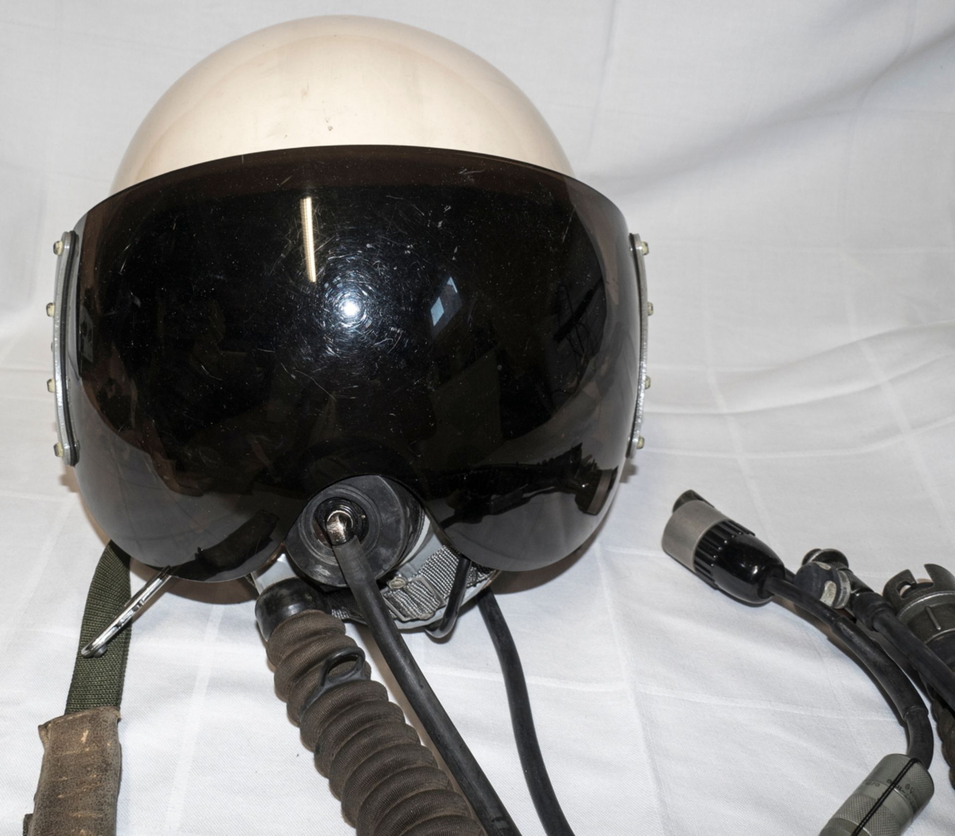 Pilotenhelm für Kampfjet - Piloten der sowjetischen Luftwaffe. Mit Sauerstoffmaske, Anschlüssen, - Image 2 of 6
