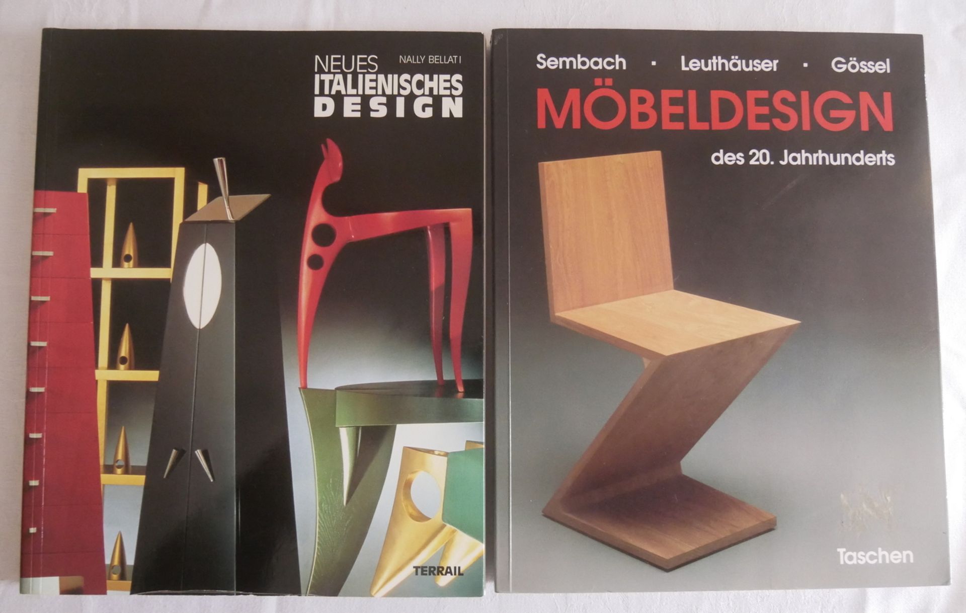 2 Bücher zum Thema Möbel Design dabei Möbeldesign des 20. Jahrhunderts sowie neues Italienisches
