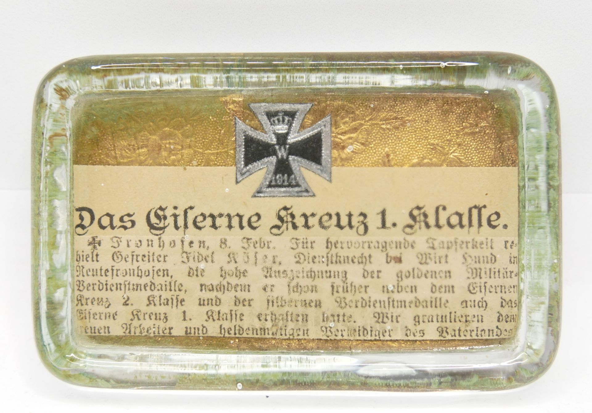 Glaspaperweight 1. Weltkrieg "Das eiserne Kreuz", 1. Klasse, Maße: Länge ca. 11 cm, Tiefe ca. 6,5