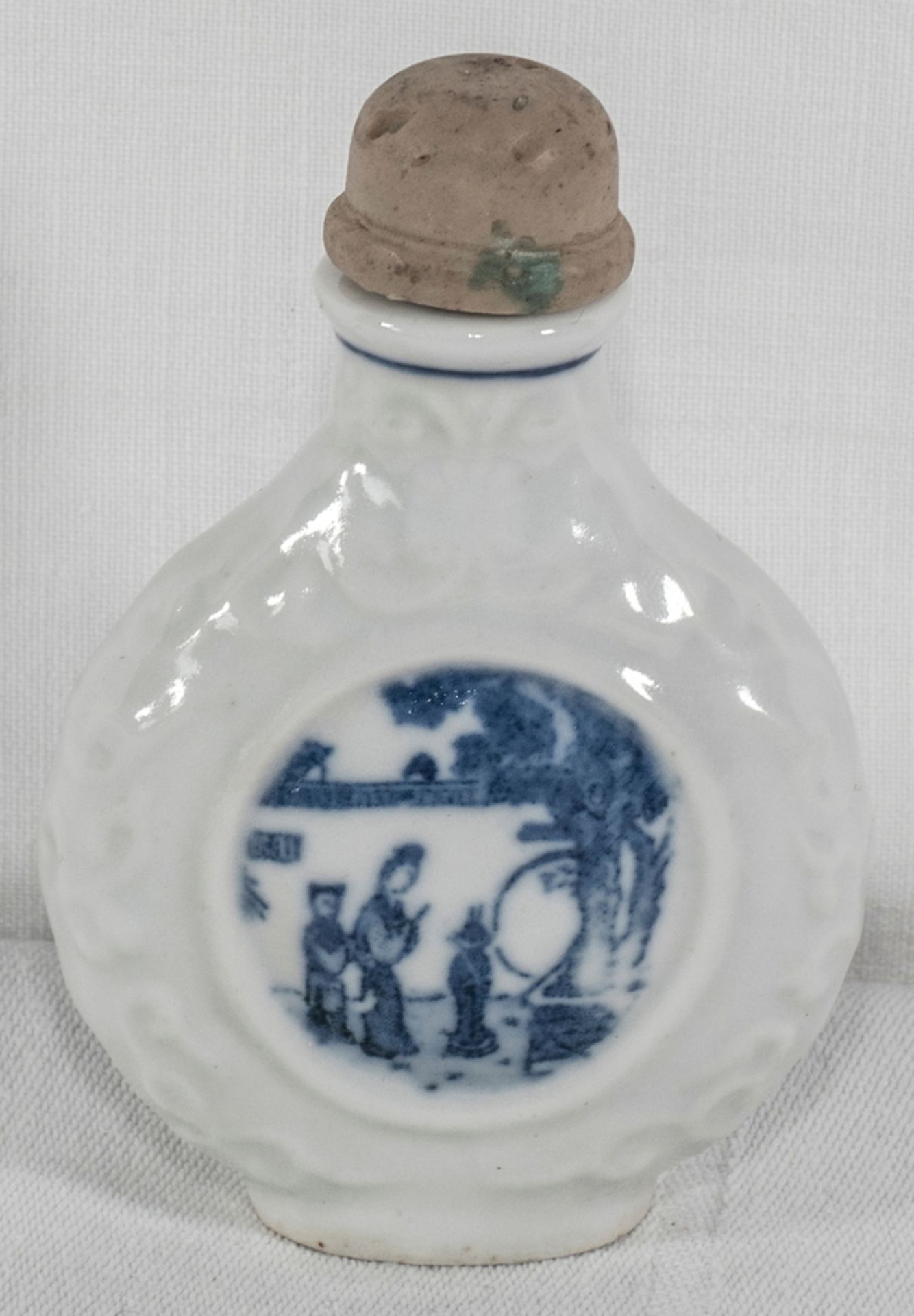 Snuff Bottle, Porzellan, China, gemarkt. Chinesische Szenen. - Image 2 of 3