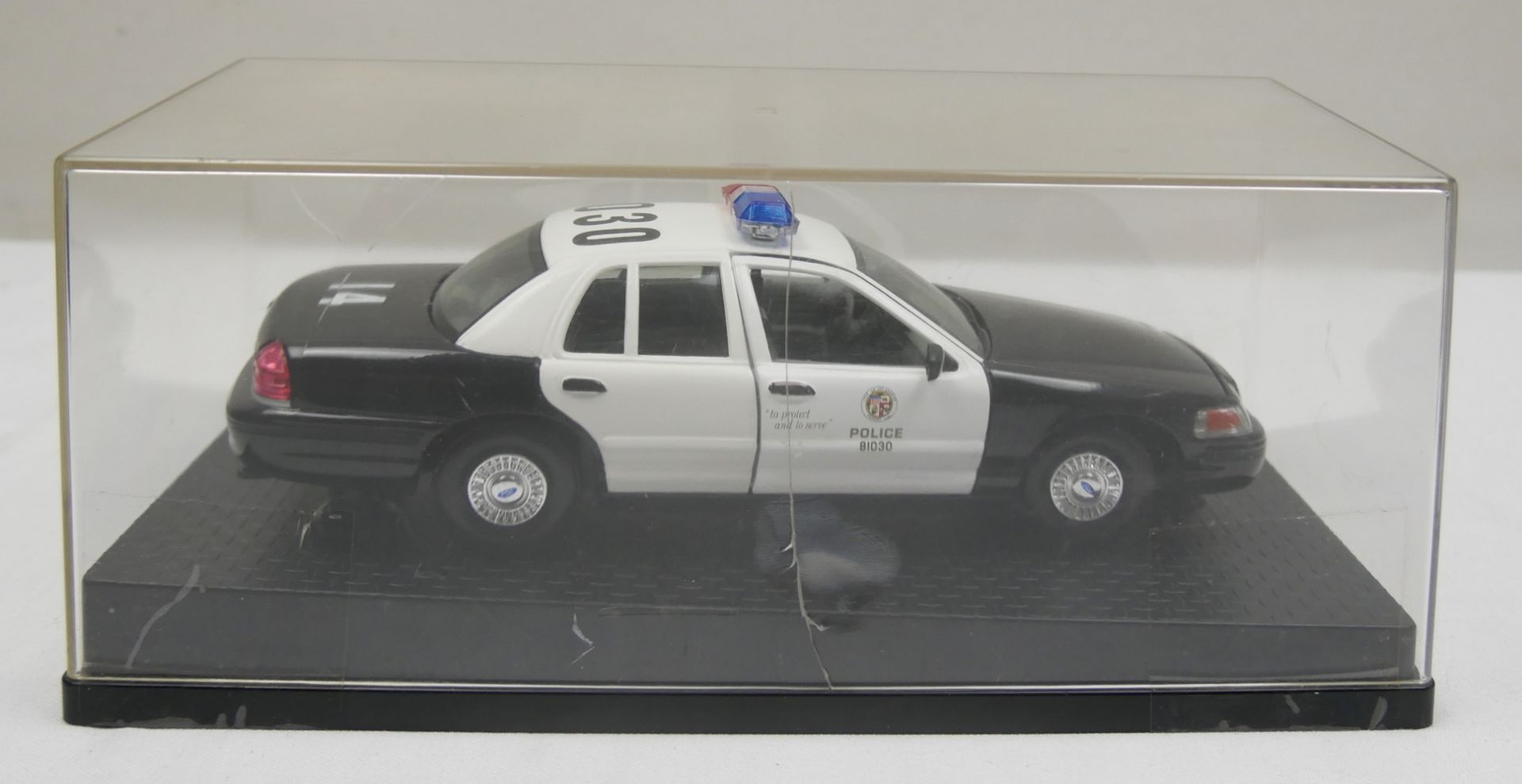 Aus Sammelauflösung! Modellauto "Police 81030" 1:18 im Schaukasten (dieser teilweise beschädigt). - Image 2 of 2