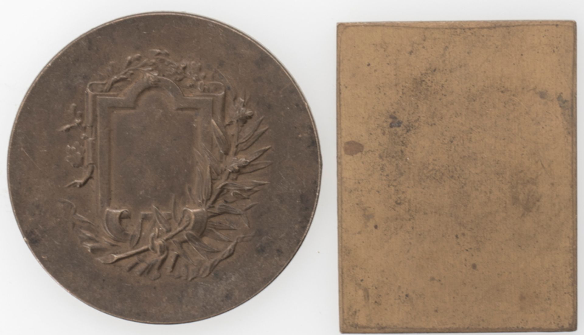 Zwei Medaillen / Plakette, Schiller und Tolstoi. Durchmesser: ca. 50 mm und ca. 50 mm x ca. 39 mm. - Bild 2 aus 2