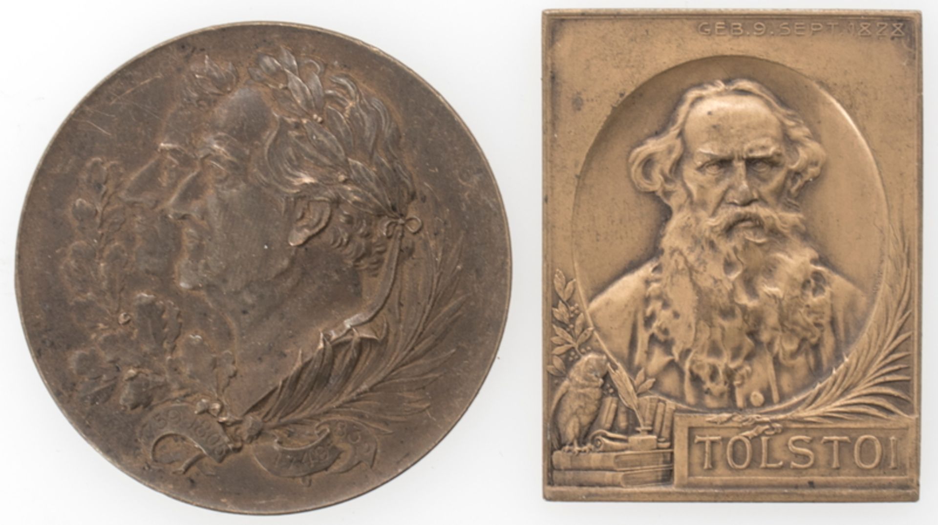 Zwei Medaillen / Plakette, Schiller und Tolstoi. Durchmesser: ca. 50 mm und ca. 50 mm x ca. 39 mm.