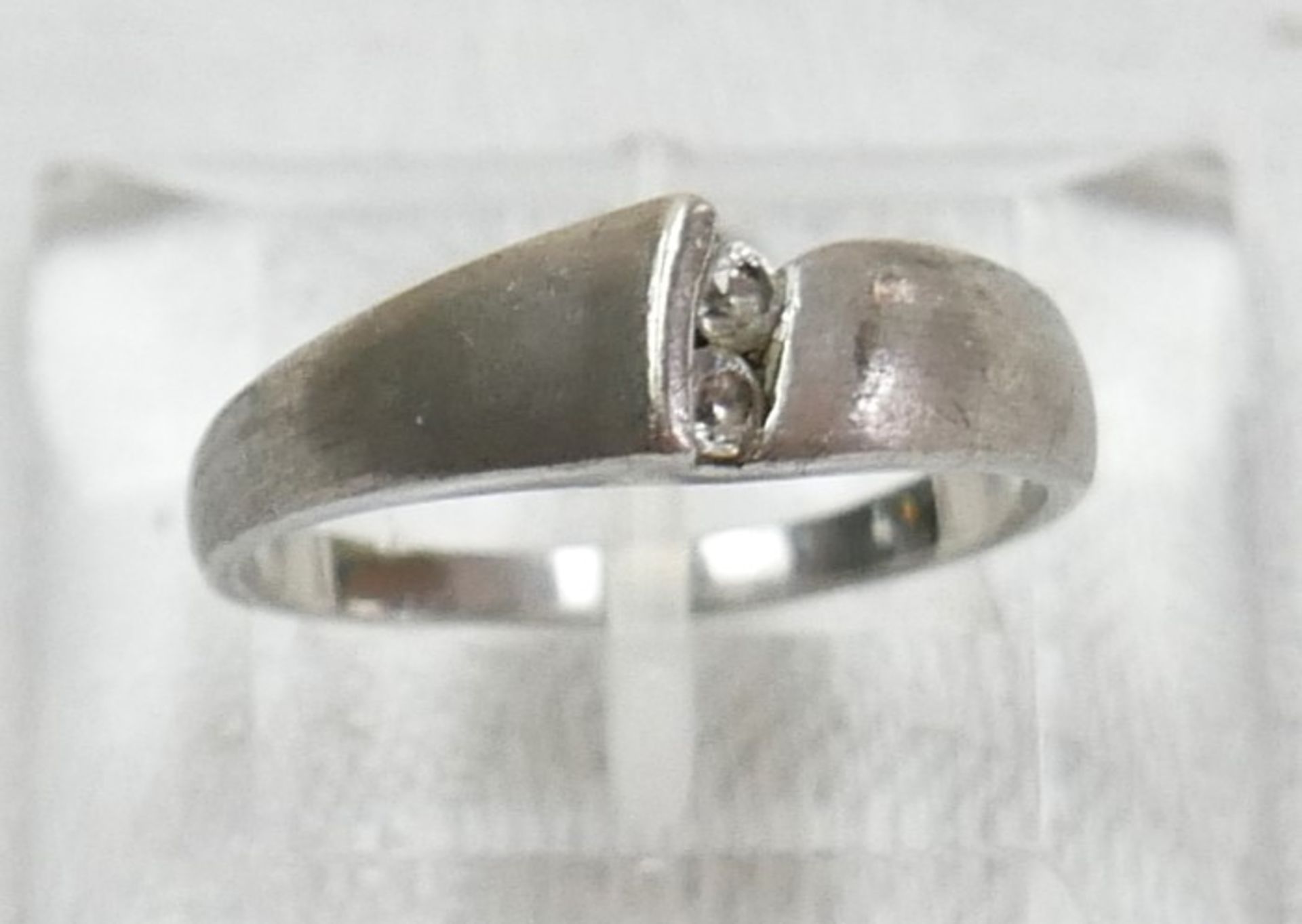 Ring, 925er Silber, Größe 58,5 mit zwei hellen Glassteinen.