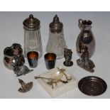 A COLLECTION OF ASSORTED SILVER AND WHITE METAL ITEMS TO INCLUDE TWO SILVER-MOUNTED CLEAR GLASS