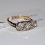 A YELLOW AND WHITE METAL 7 STONE DIAMOND RING, STAMPED '18CT, PLAT', RING SIZE 'N'
