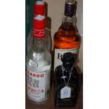 FOUR BOTTLES OF ASSORTED SPIRITS TO INCLUDE INNKEEPERS TIPPLE BLUEBERRY WHISKY LIQUEUR, ONE LITRE OF