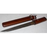 A JAPANESE TANTO, LATE 19TH/ EARLY 20TH CENTURY, WITH LACQUERED HANDLE AND SHEATH, BLADE LENGTH 17.