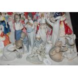A COLLECTION OF LLADRO AND NAO PORCELAIN FIGURES, TO INCLUDE MALE AND FEMALE FIGURES, GEESE, AND