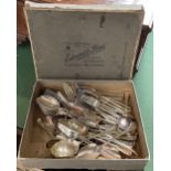 A COLLECTION OF EDWARD & SONS OF GLASGOW ELECTROPLATED FLATWARE, RAT TAIL PATTERN