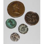 ANTIQUE COINS TO INCLUDE A MOROCCO 4 FALUS COIN 1286, TOGETHER WITH FOUR VARIOUS ROMAN COINS