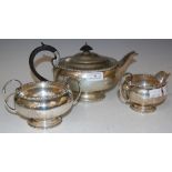 A SHEFFIELD SILVER THREE-PIECE TEA SET, MAKERS MARK 'WALKER & HALL' GROSS WEIGHT 30.9 TROY OZ