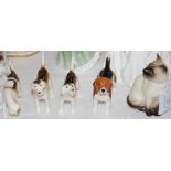 A GROUP OF FIVE BESWICK ANIMALS TO INCLUDE CAT AND FOUR HOUNDS