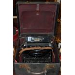 A VINTAGE REMINGTON 7 NOISELESS TYPEWRITER IN ORIGINAL CASE