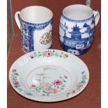 THREE PIECES OF CHINESE PORCELAIN, QING DYNASTY, TO INCLUDE A BARREL-SHAPED TANKARD 14.5CM HIGH, A