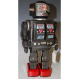 A JAPANESE BATTERY OPERATED TIN PLATE ROBOT, MID 20TH CENTURY, WITH WALKING ACTION, OPENING CHEST