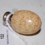 AN EARLY 20TH CENTURY SILVER MOUNTED CERAMIC SCENT BOTTLE IN THE FORM OF A BIRDS EGG, MAKERS MARK P