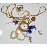 A GROUP OF ASSORTED COSTUME JEWELLERY TO INCLUDE YELLOW METAL OCTAGONAL SHAPED FOB WATCH AND