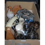 A BOX OF ASSORTED HOUSEHOLD ITEMS TO INCLUDE METRONOME GLASSWARE, CERAMICS, ETC