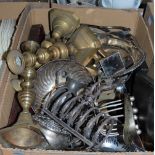 A BOX OF ASSORTED MIXED METAL WARE, TO INCLUDE EP WARE, BRASS CANDLESTICKS, ETC