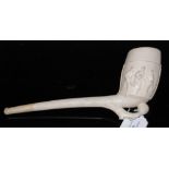 A LATE 19TH CENTURY CLAY PIPE OF FOOTBALL/ RUGBY INTEREST, THE BOWL CAST IN RELIEF WITH FIGURES