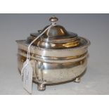 A LONDON SILVER TEA CADDY OF ROUNDED RECTANGULAR FORM, WITH HINGED COVER ON FOUR BALL FEET, 8.2 TROY