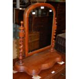 A VICTORIAN MAHOGANY DRESSING TABLE MIRROR WITH SPIRAL CARVED SUPPORTS, AND ARCHED MIRROR PLATE