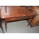 A 19TH CENTURY MAHOGANY AND BOXWOOD LINED SIDE TABLE WITH SINGLE FRIEZE DRAWER ON SQUARE TAPERED