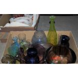 A BOX OF ASSORTED MIXED ART GLASSWARE