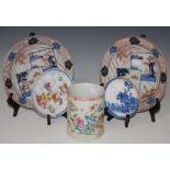 A GROUP OF ASIAN CERAMICS TO INCLUDE CHINESE PORCELAIN FAMILLE ROSE TANKARD, DECORATED WITH PEONY IN