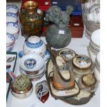 A GROUP OF MIXED ORIENTAL WARE, TO INCLUDE A CLOISONNE VASE, A HARD STONE STORAGE JAR WITH COVER