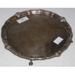 A SHEFFIELD SILVER SALVER ON FOUR SHAPED SUPPORTS, 11.6 TROY OZ