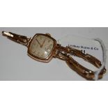 A VINTAGE 9CT GOLD CASED LADIES PINNACLE WRISTWATCH WITH EXPANDABLE STRAP