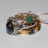 A VINTAGE 9CT GOLD, EMERALD AND DIAMOND CHIP CLUSTER RING, TOGETHER WITH TWO OTHER DRESS RINGS