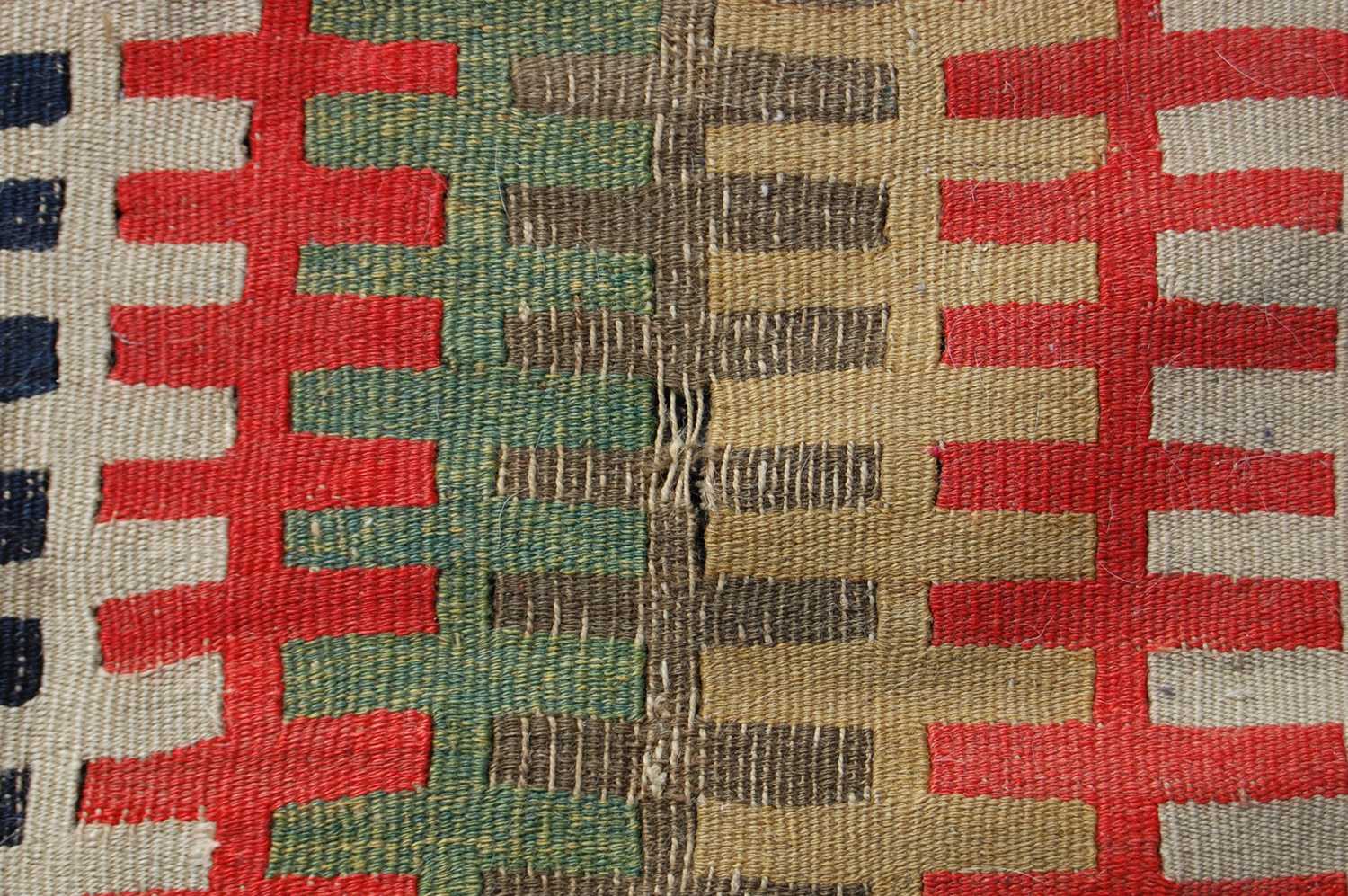 A blue ground kelim runner, decorated with rows of off-white, madder, ochre and green teeth shaped - Bild 5 aus 12