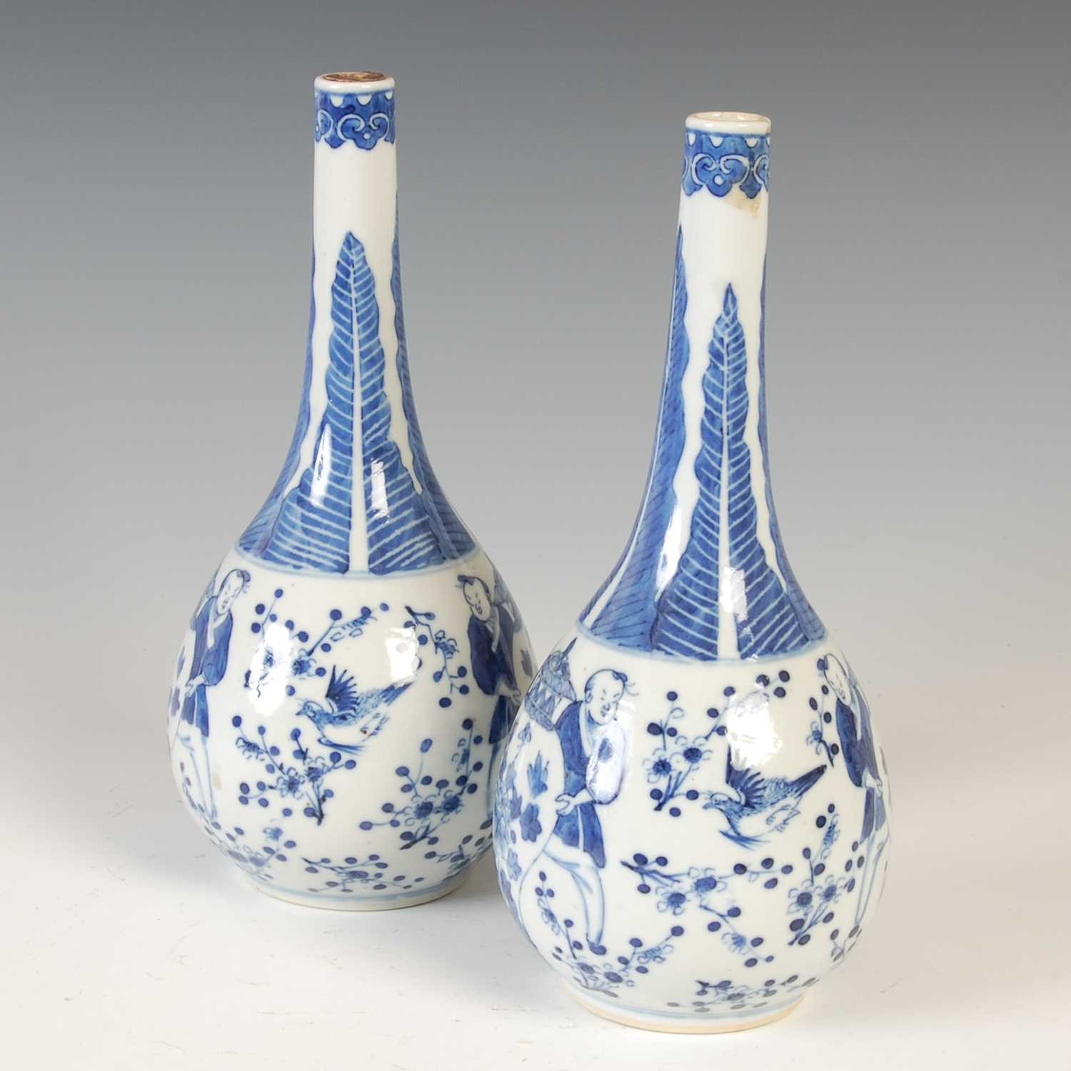 A pair of Chinese porcelain blue and white bottle vases and one cover, Qing Dynasty, decorated - Image 2 of 10