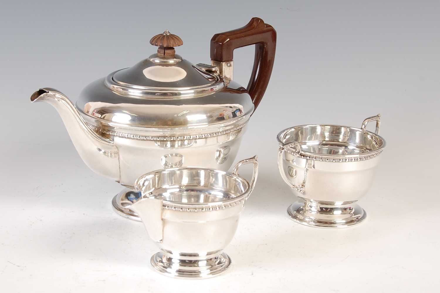 A George V three-piece silver tea set, Birmingham, 1933, makers mark of 'R&D', gross weight 19.6