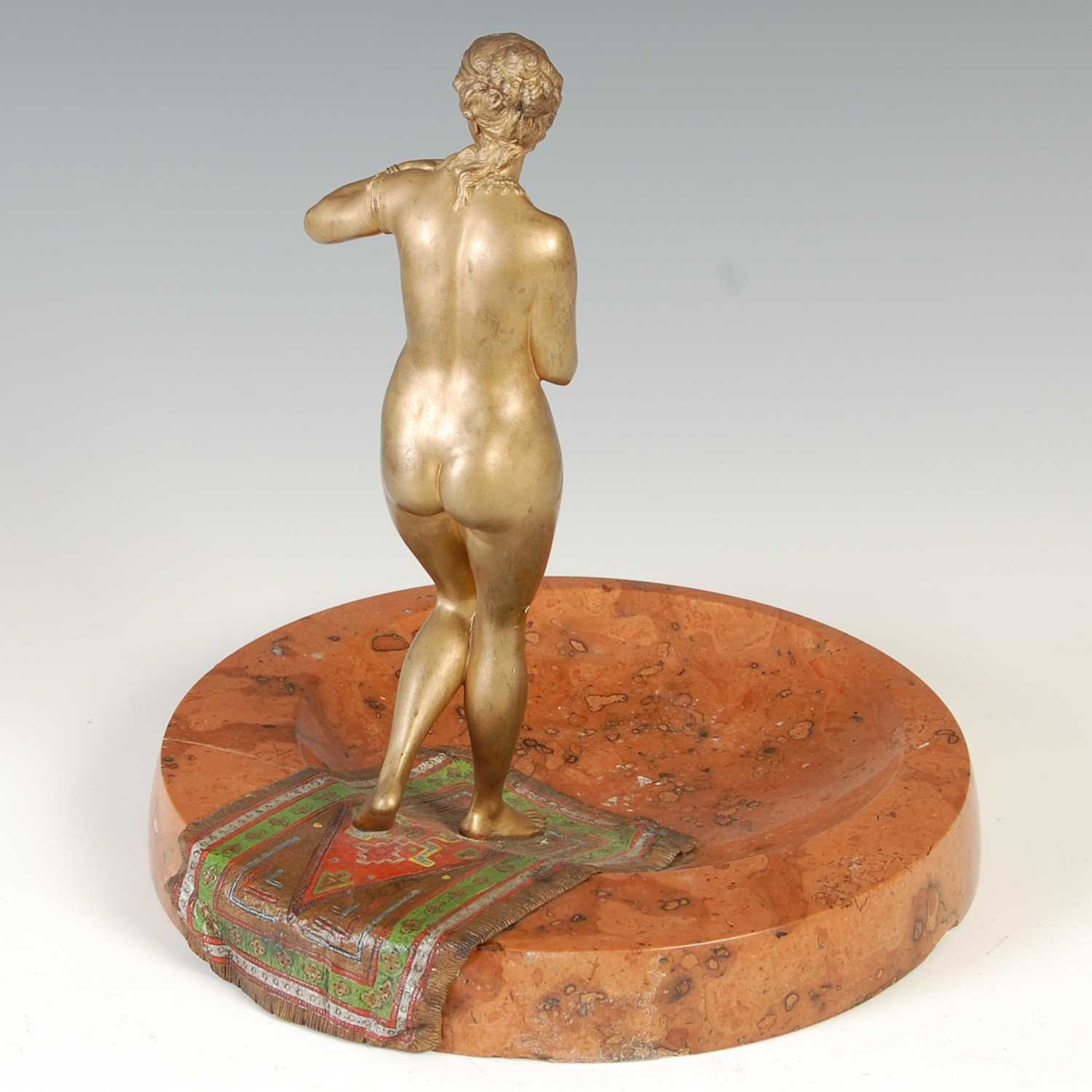 An early 20th century marble and bronze mounted cendrier, mounted with a cold-painted bronze - Image 2 of 5