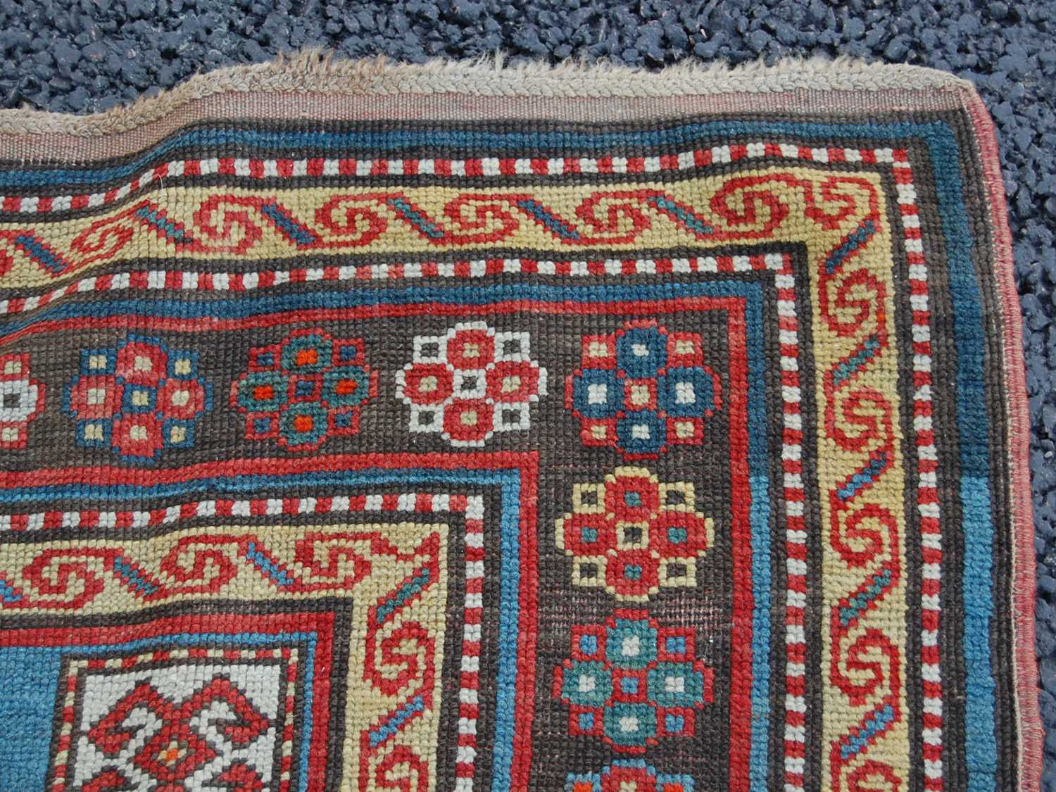 A Persian rug, early 20th century, the rectangular blue ground centred with four lozenge shaped - Bild 3 aus 7