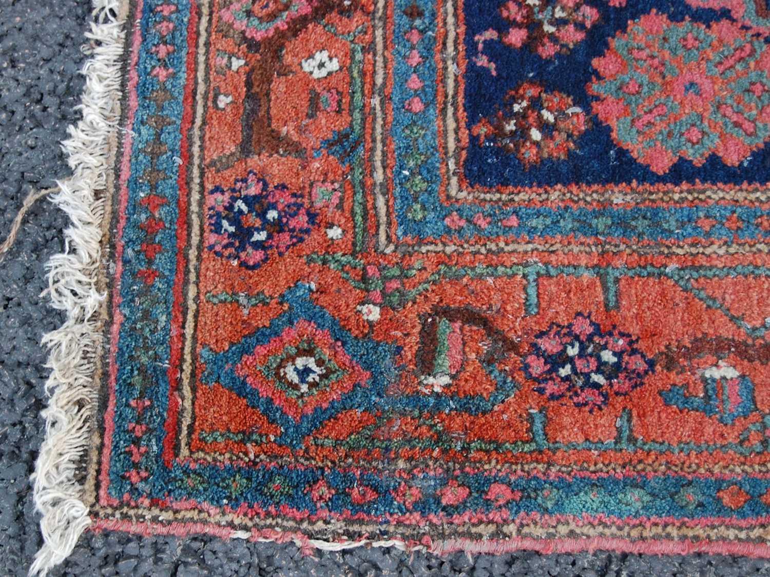 A Persian rug, late 19th/ early 20th century, the rectangular field centred with a lozenge shaped - Bild 3 aus 9